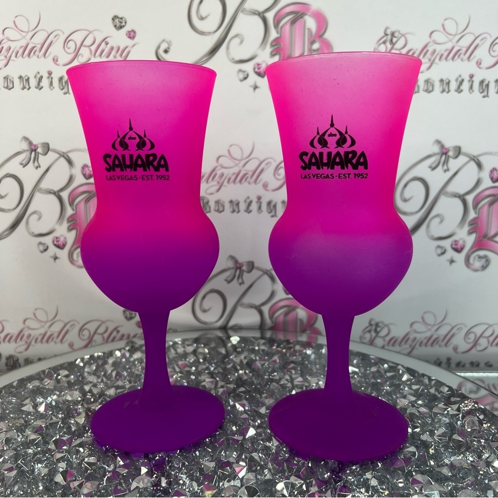 Sahara hotel Club Las Vegas Pink Purple Ombre Glass Wine Goblets (Set of 2) cups